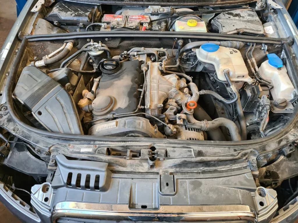 Disassembled car photo 5
