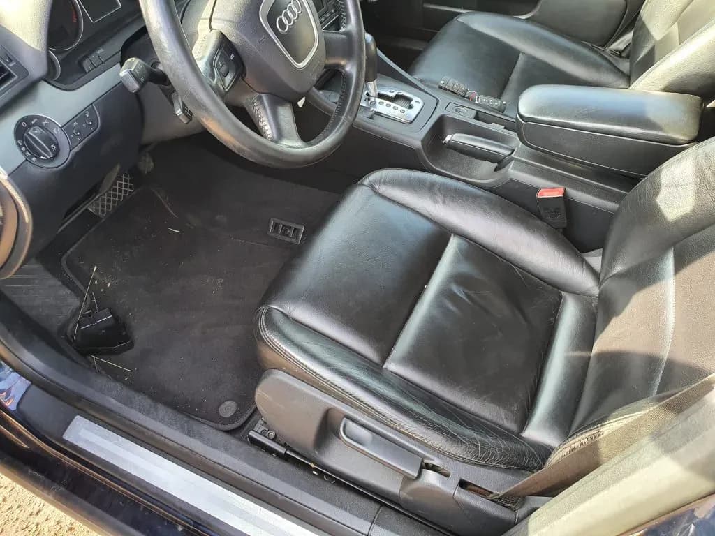 Disassembled car photo 5