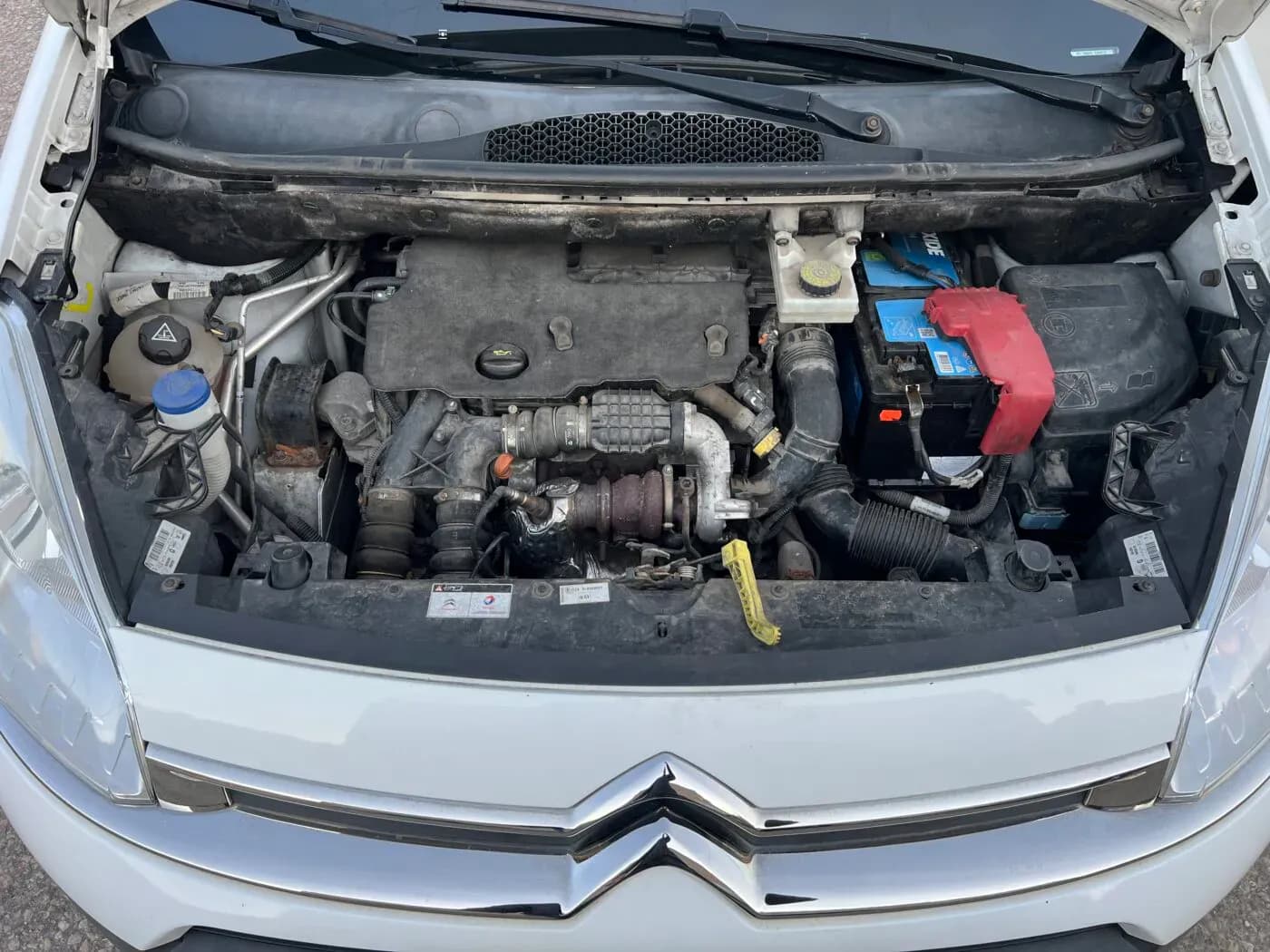 Disassembled car photo 1